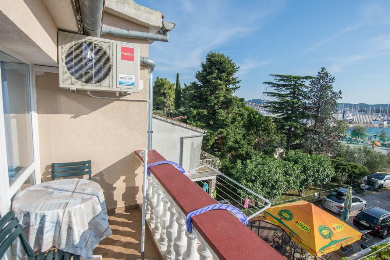 Sobe Rolo Uz More Hotel Biograd Na Moru Exterior photo